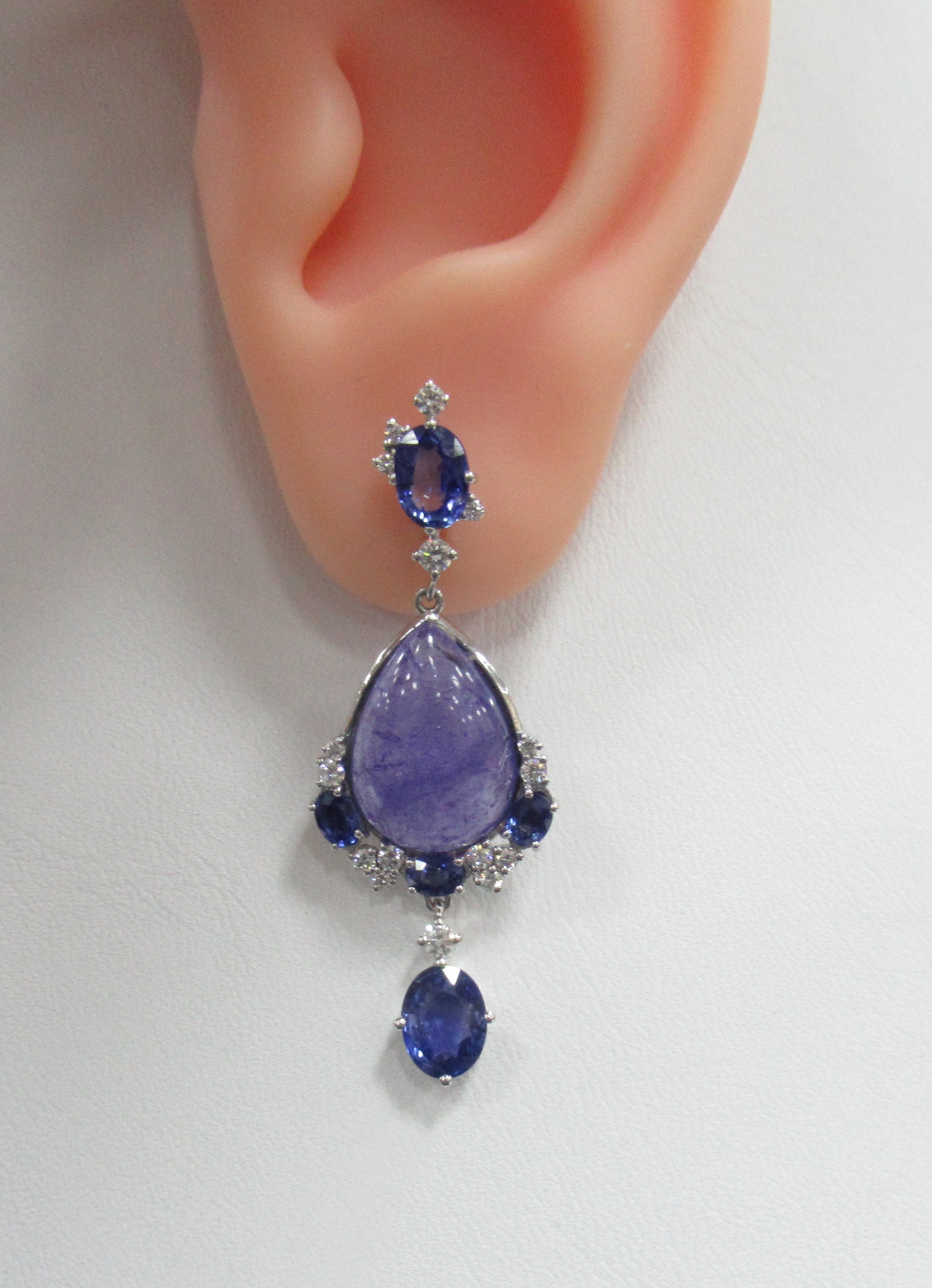 Серьги-пусеты из белого золота с танзанитами и сапфирами